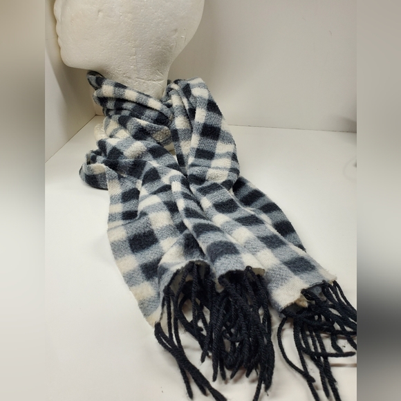 Black and White Checkered Fleece Scarf - Picture 10 of 12